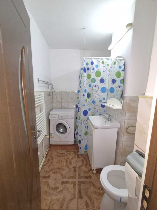 Închiriez garsonieră
