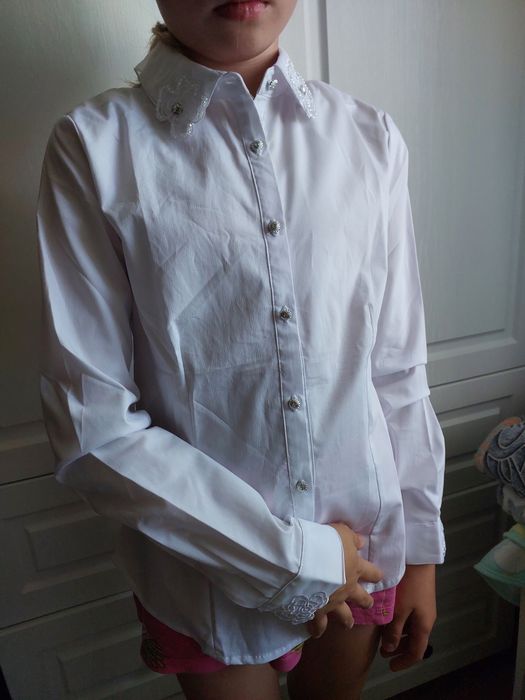 Продам блузка белая