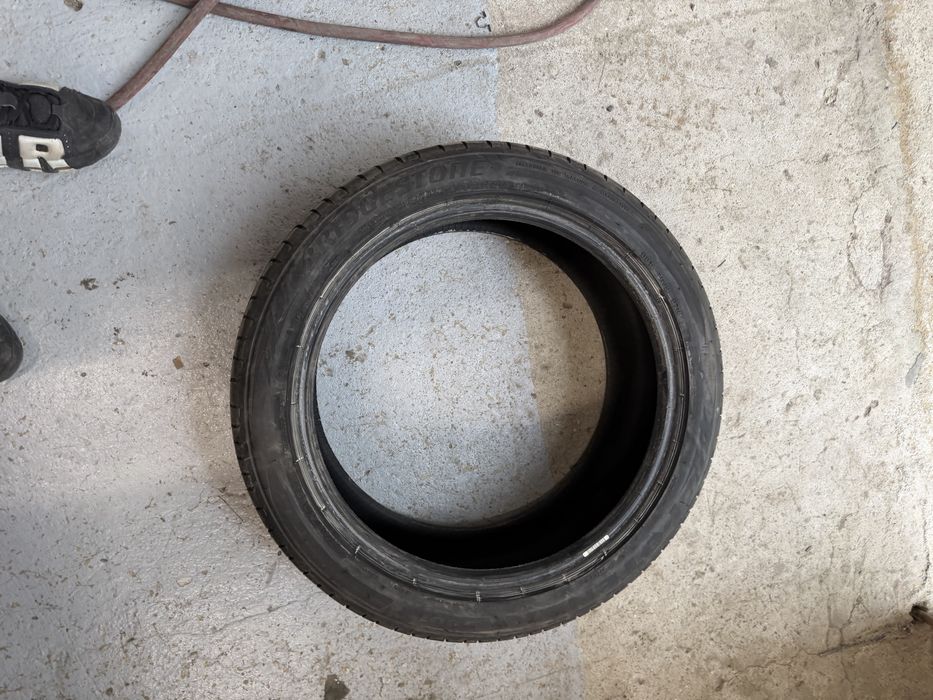 Bridgestone 235/45/19