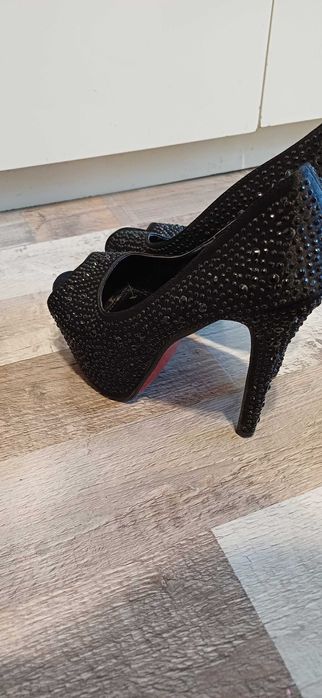 Дамски обувки и маратонки