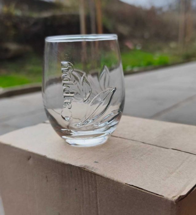 чаши Кока-кола, Капи и Банкя