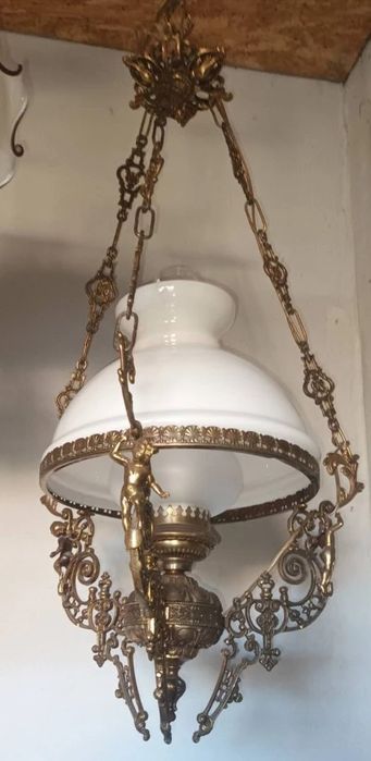 Superbă lampa tip opalină din bronz masiv În stilul Baroc,piesa cu o lucrătură de o foarte mare finețe,h 100 cm cu lanț ajustabil