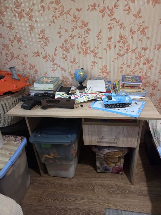 Стол письменный для школы
