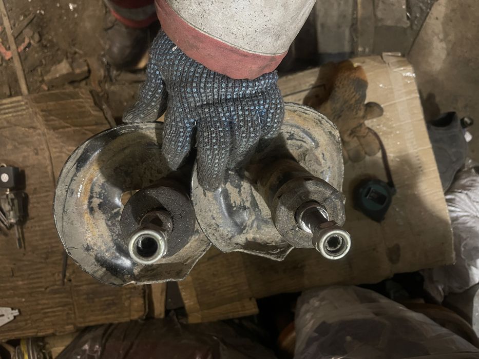 Амортизаторы стойки передние  пассат б3, б4