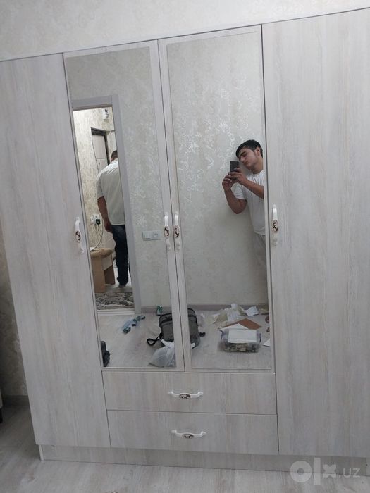 Shkaf komod shkaf