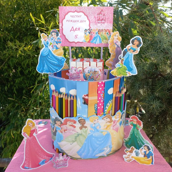 Торта от книжки и моливи, подходящи за празнуване на рожден ден