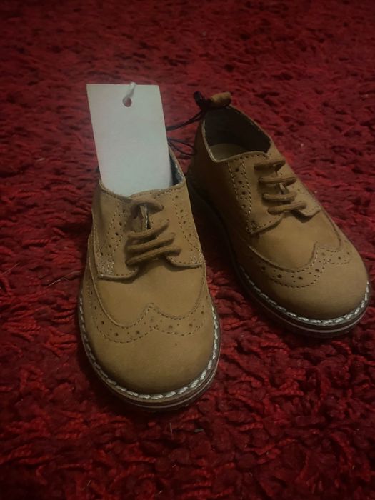 Vând pantofi băieți