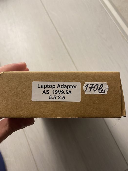 Incarcator Laptop 100-240V ~ 2.4A 50/60Hz