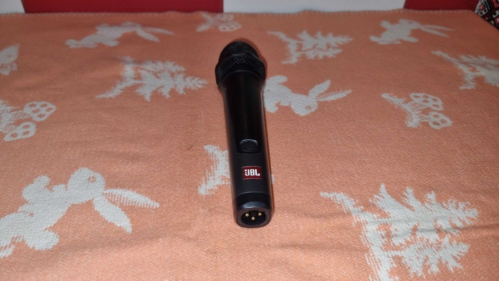 Microfon JBL cu fir