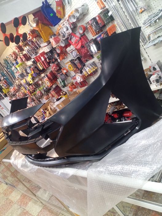 Продам передний бампер.