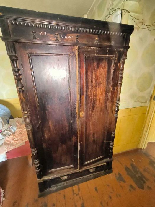 продается ретро шкаф для интеръера ресторанов и кафе из древесины