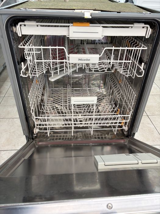 Miele G 6260 scVi  Съдомиялна за пълно вграждане  с AutoOpen /24 м гар