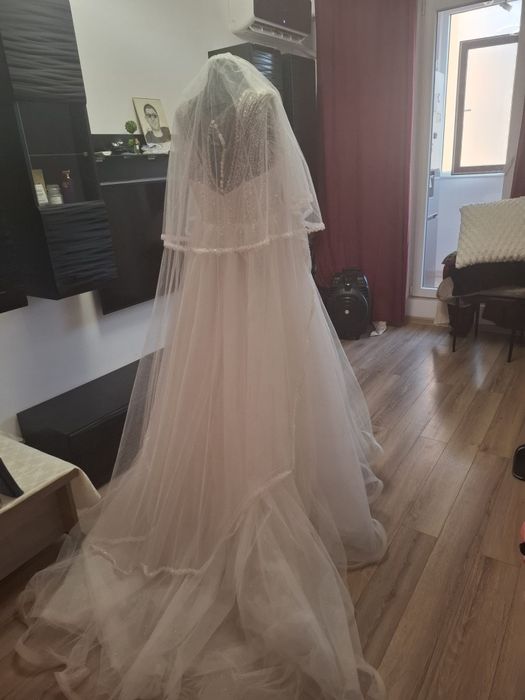 Vând rochie mireasă 1800 lei negociabil