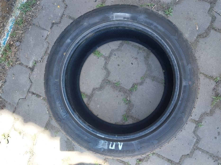 2 шины Sonix 255 45 R18. Пробег один сезон.