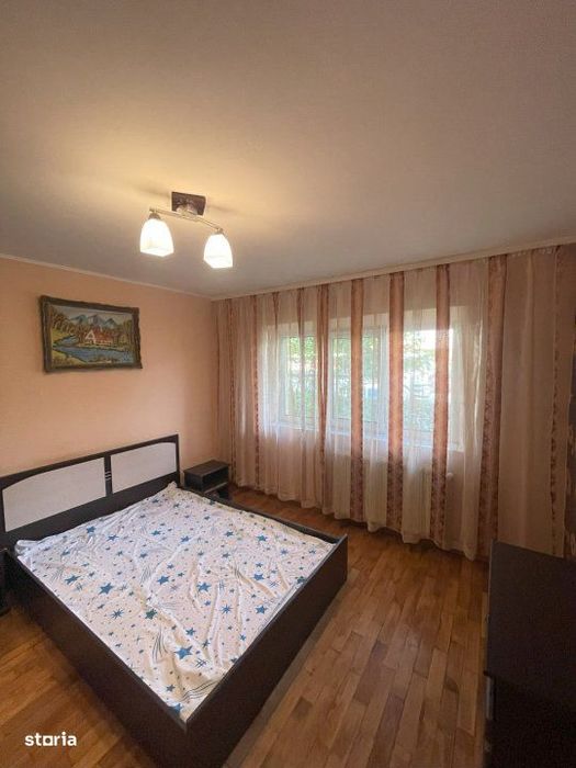 Apartament de vanzare, cu 3 camere decomandat, 68 mp, parter, zona Pas