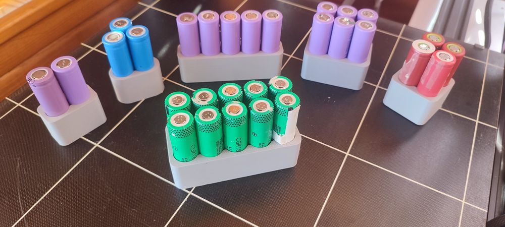Холдери за батерии 18650