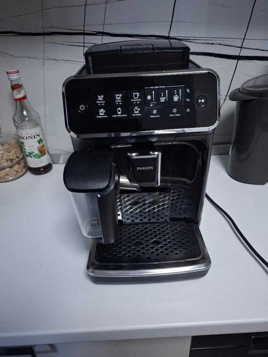 Espressor automat Philips 3200 LatteGo EP3241/50
