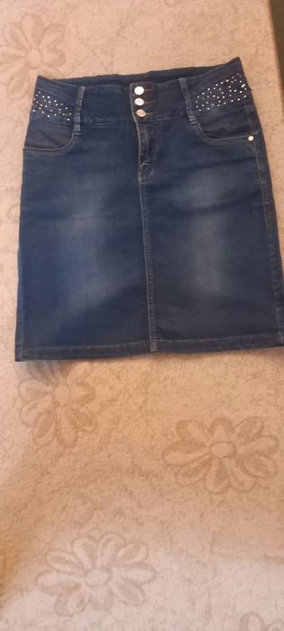 Джинсовые юбки и пиджоки.