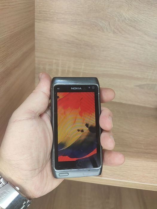 Телефон Nokia N8