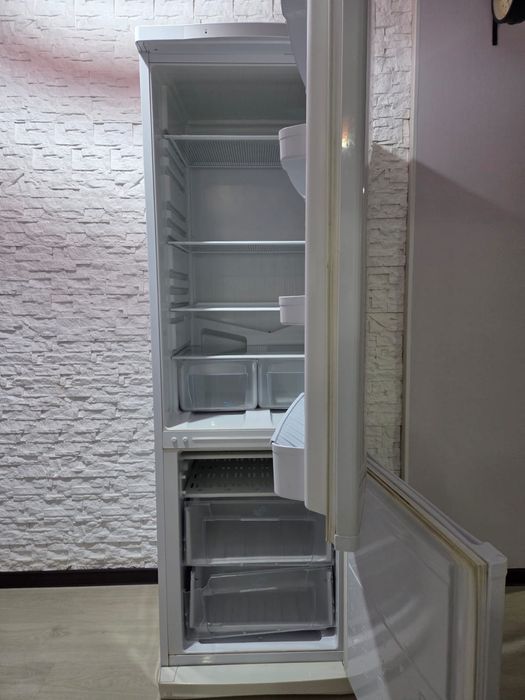 Холодильник Indesit