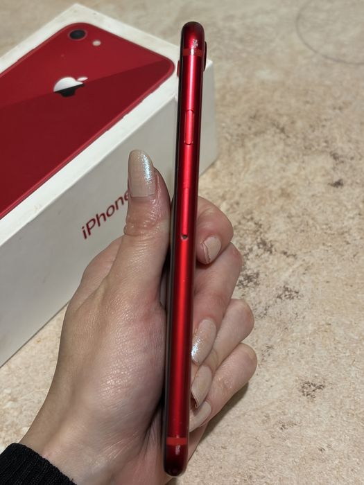 Iphone 8                                                    64 gb red