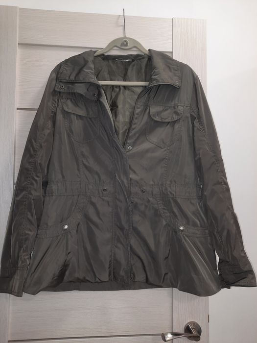 Дамско яке - ветровка