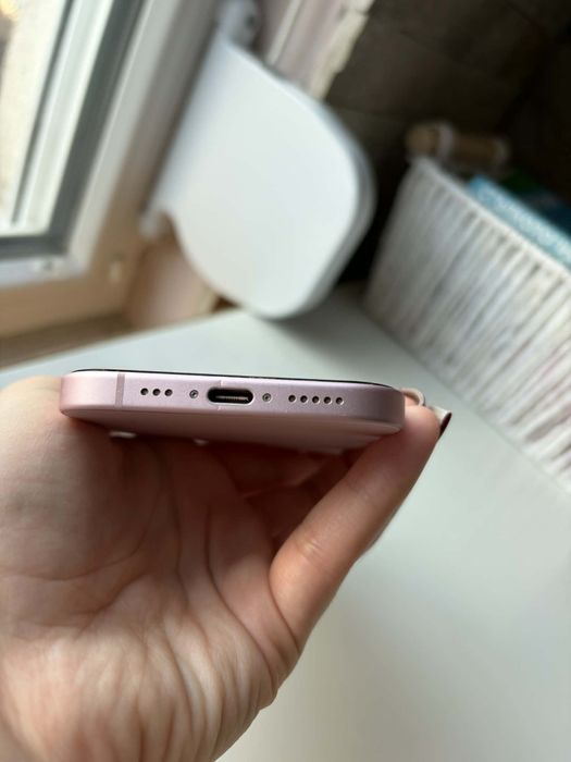 iPhone 15 pink 128 GB