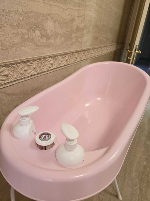 Bebe Jou - бебешка вана със стойка, термометър и диспенсери