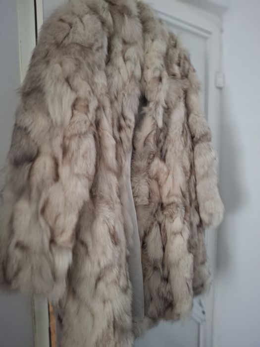 Vând haina de vulpe