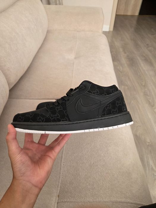 Продам кроссовки Nike x Gucci