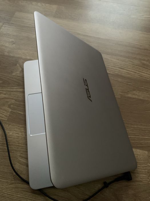 Laptop Asus Slim intel core m3,Display 14 inch,8gb ram,ssd 130gb m cu