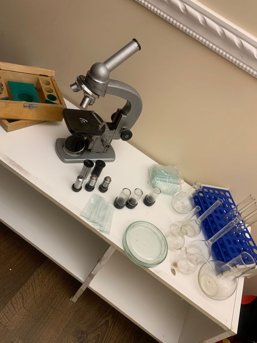 Микроскоп , окуляры,колбы, пробирки