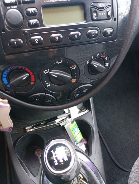 Ford focus mk1 2004 benzina 1,6.