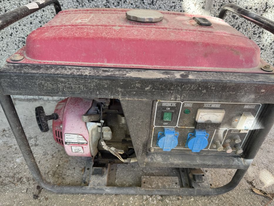 Бензинов генератор