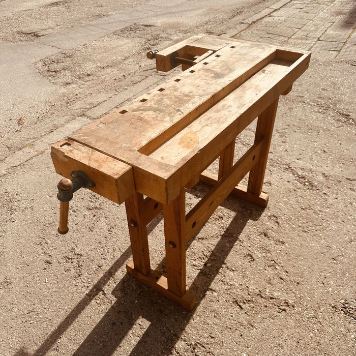 Дърводелски верстак 120 см с 2 менгемета (масив)