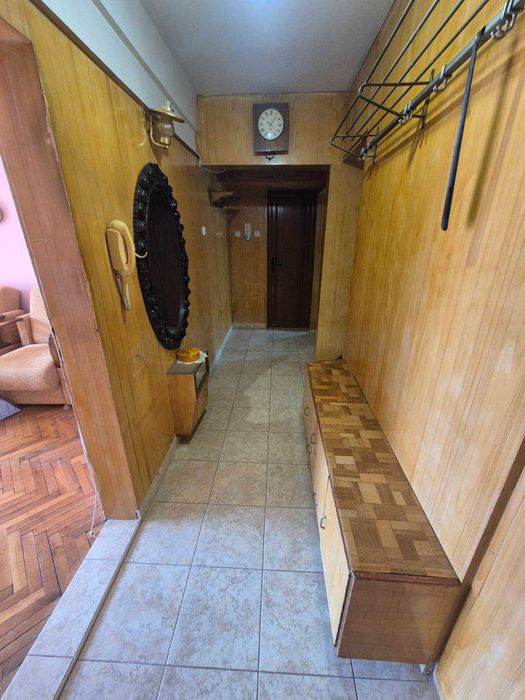 Дава се под наем Четиристаен апартамент в Варна, Цветен квартал - 80 кв.м за 160000 € - Снимка #16