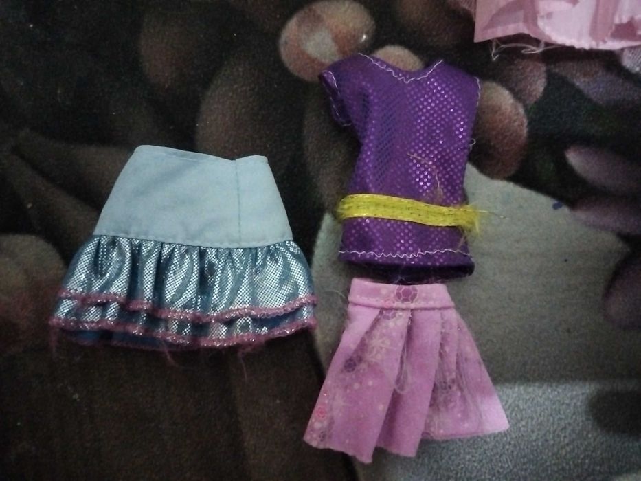 Продам куклу с набором одежды