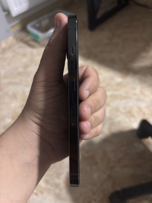 Iphone 13 pro 256 LLA. Yomkost 76%. Holati yaxwi karobka dok bor.