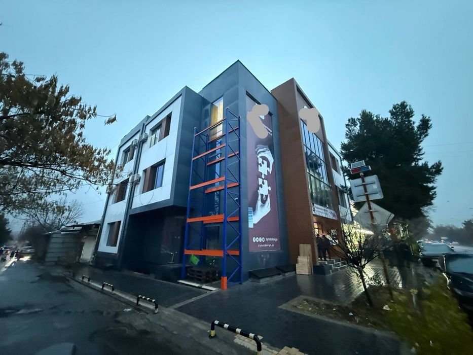 Продается нежилой помещение Яккасарой Саламатина  3 этажний 1200 м/2