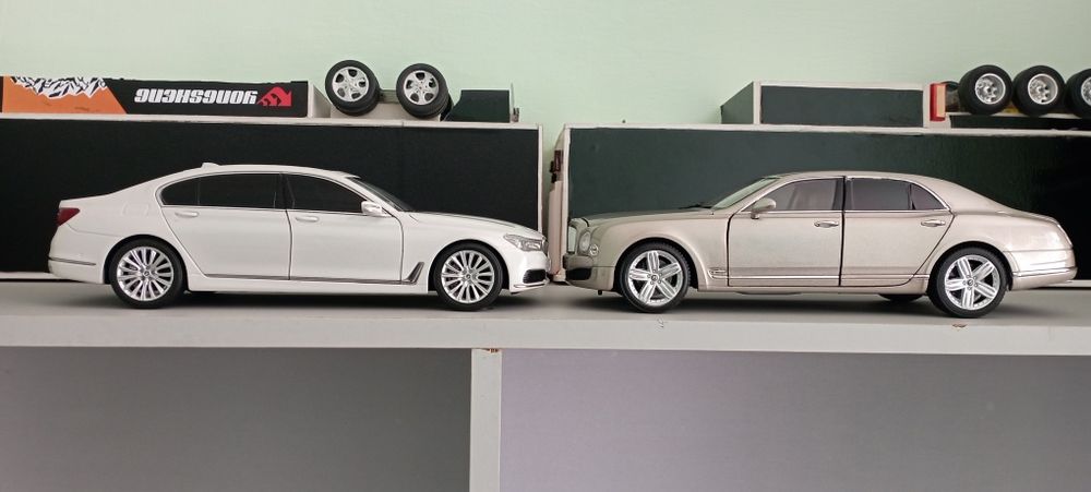 Продам железный Бентли 1:18