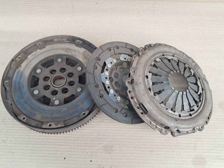 Opel Corsa D Meriva Astra H, ambreiaj complet volanta masa dubla placa disc, motor 1,3 diesel