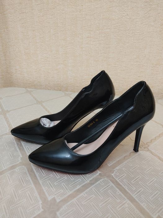 Женская лакированная обувь 38 размер