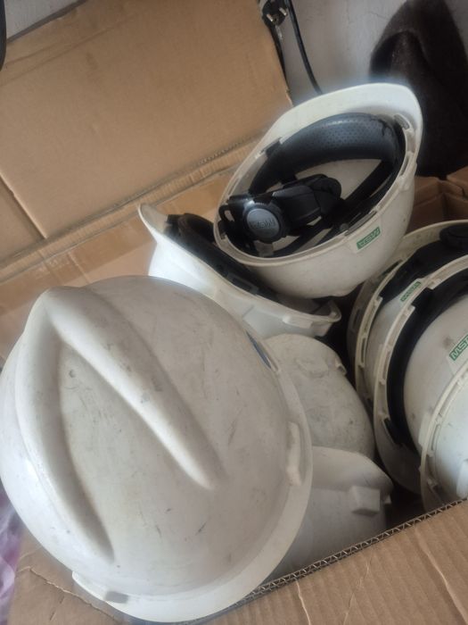 Специальная обувь и каски