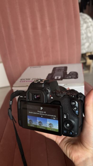 Canon EOS 250D (Rebel SL3) + 18-55mm IS STM – като нов