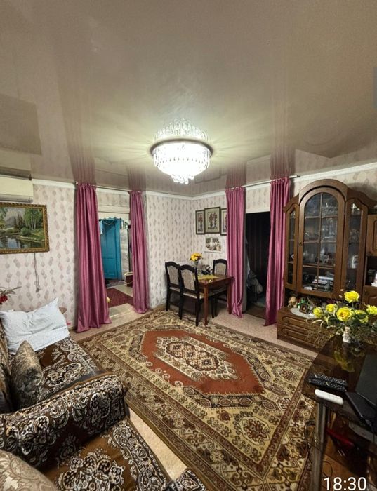 Два дома на одной ограде