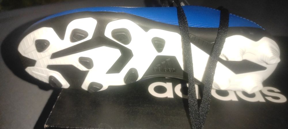 Ghete fotbal Adidas copii , marime 33 , nou