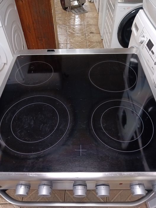 Иноксова  печка с керамичен плот VOSS Electrolux 2 години Гаранциия