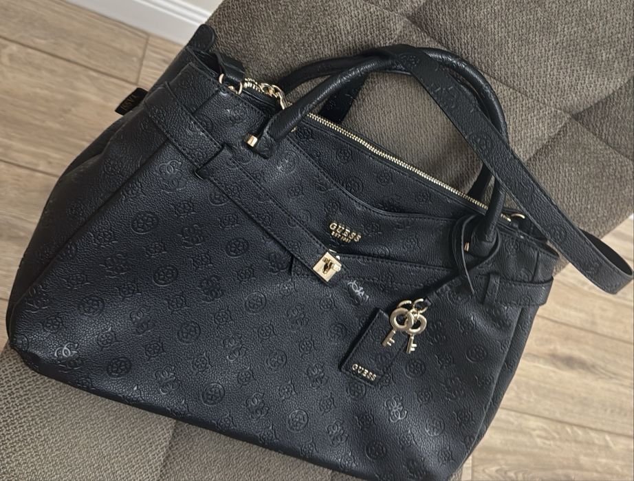 Продам новую сумку GUESS