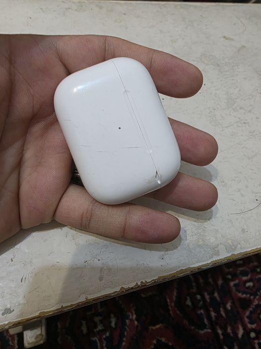 AirPods Pro (1-го поколения).