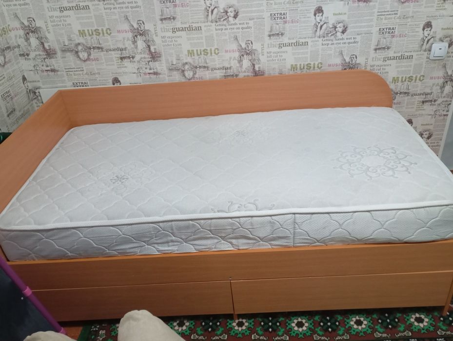 Кровать в хорошем состоянии